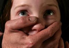 В Колпино отпустили педофила, напавшего на 7-летнюю девочку В Колпино отпустили педофила, напавшего на 7-летнюю девочку