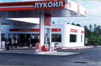  Петербургский "Лукойл" оштрафовали за продажу непроверенного бензина